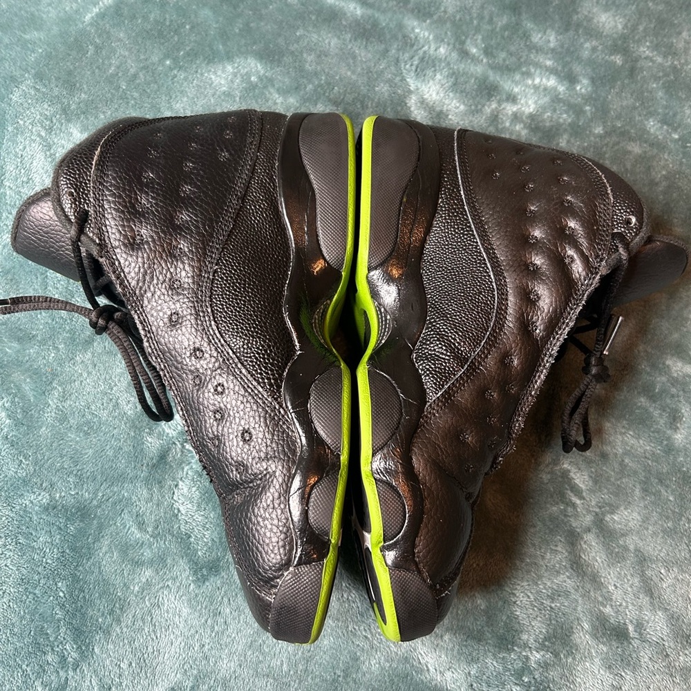 Jordan Black and Green Sneakers - Picture 3 of 7